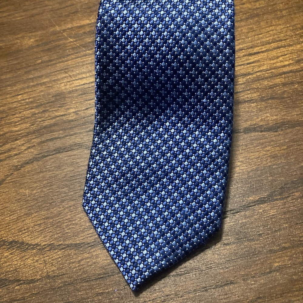 Tommy Hilfiger tie. 100% silk. Navy and light blue. - Picture 1 of 4